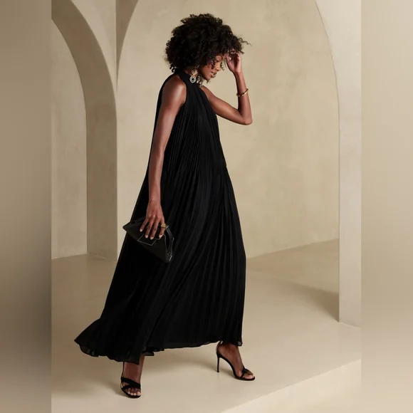 Banana Republic Black Keyhole Pleated Midi Dress With Pleated